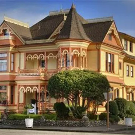 Gingerbread Mansion-2